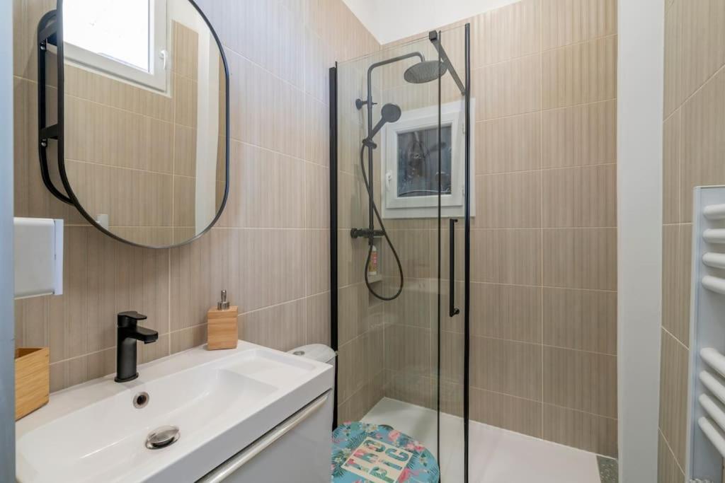 Un Balcon En Ville, 4 Pers Renove * Marseilles