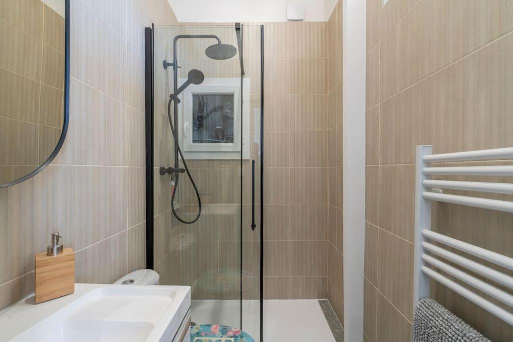 Un Balcon En Ville, 4 Pers Renove * Marseilles